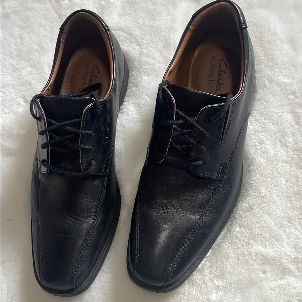 Clarks Black Leather Oxford Shoes with Glossy Finish